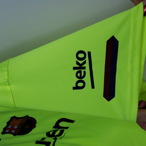 ⭐️FCB 💯 JERSEY SOCCER /FOOTBAL JERSEY - Picture 4 of 9